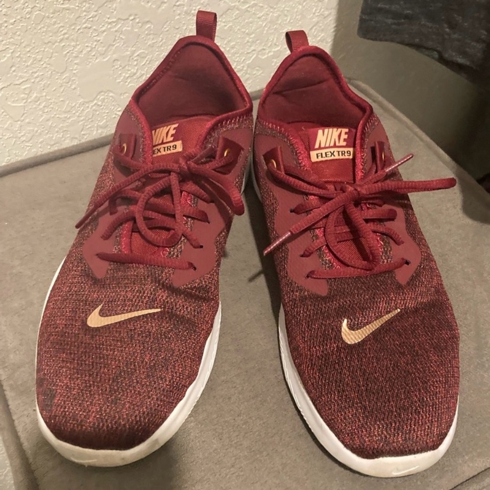 Woman’s Nike tennis Athletic Shoes size 11